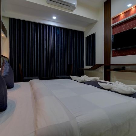 Hotel Mourya Residency Navi Mumbai Exteriör bild