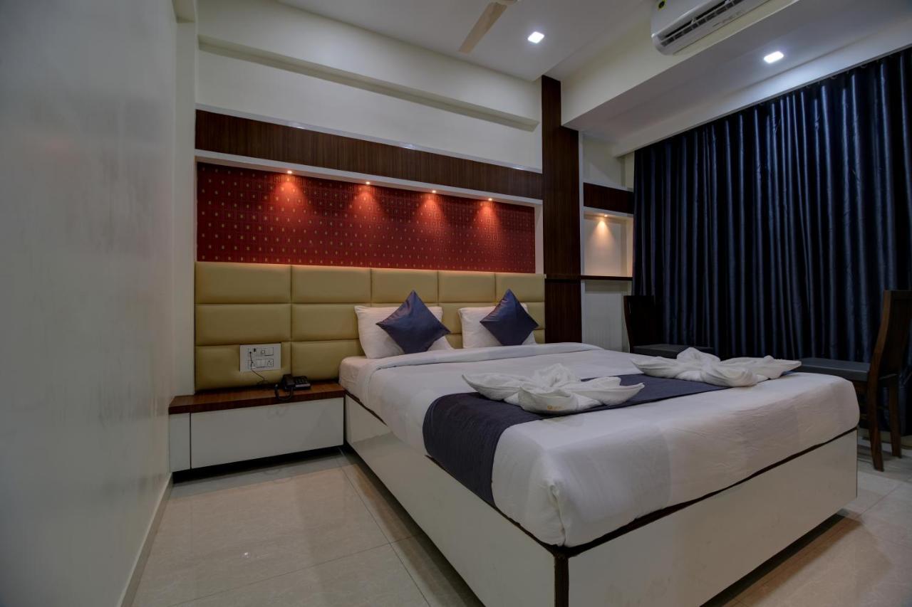Hotel Mourya Residency Navi Mumbai Exteriör bild