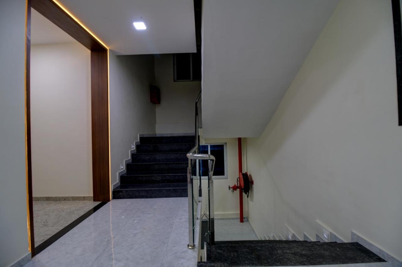 Hotel Mourya Residency Navi Mumbai Exteriör bild