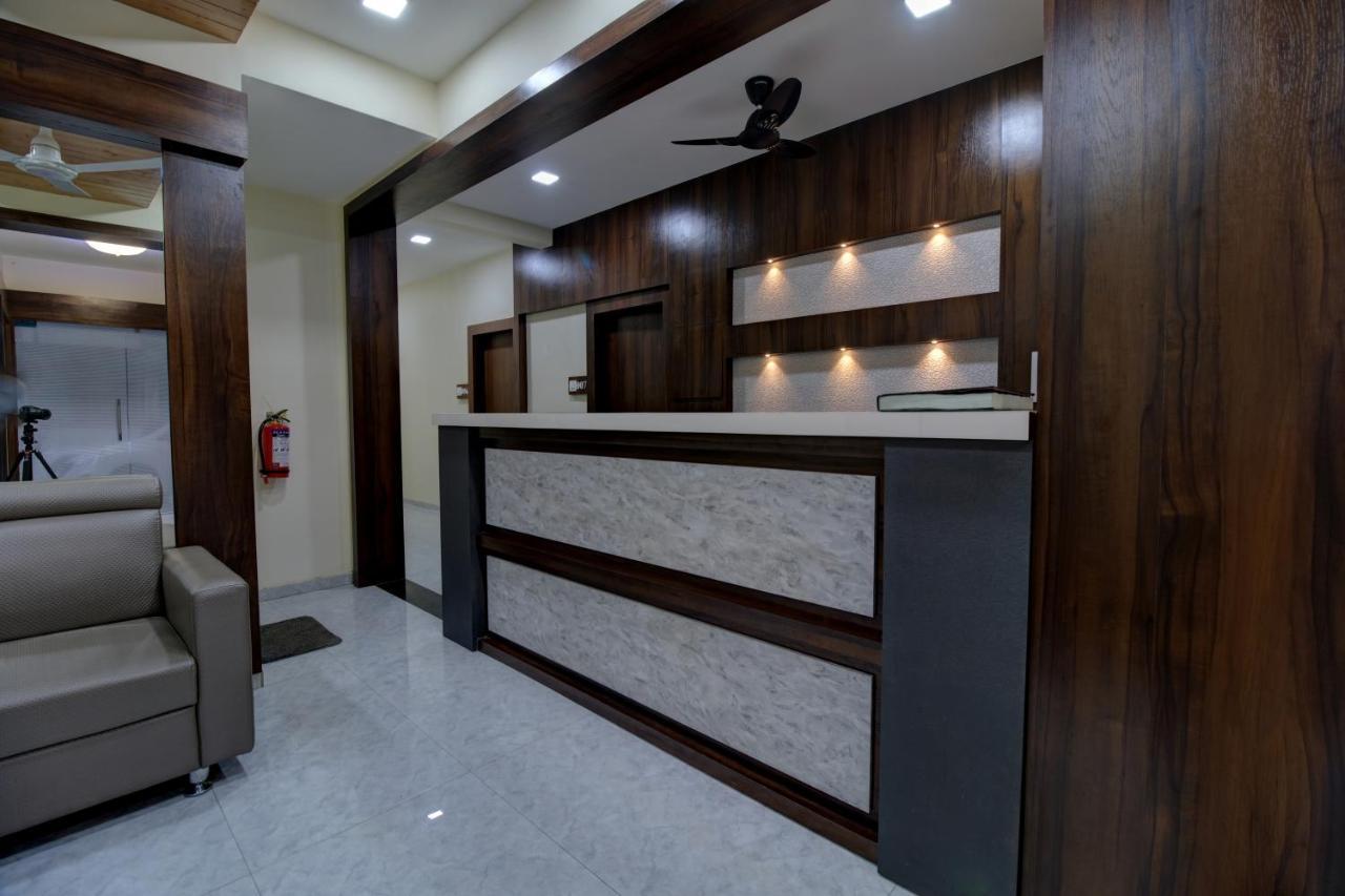Hotel Mourya Residency Navi Mumbai Exteriör bild